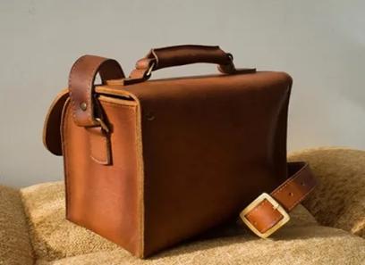 The price of bulk purchase of danier leather bags is cheap and reasonable